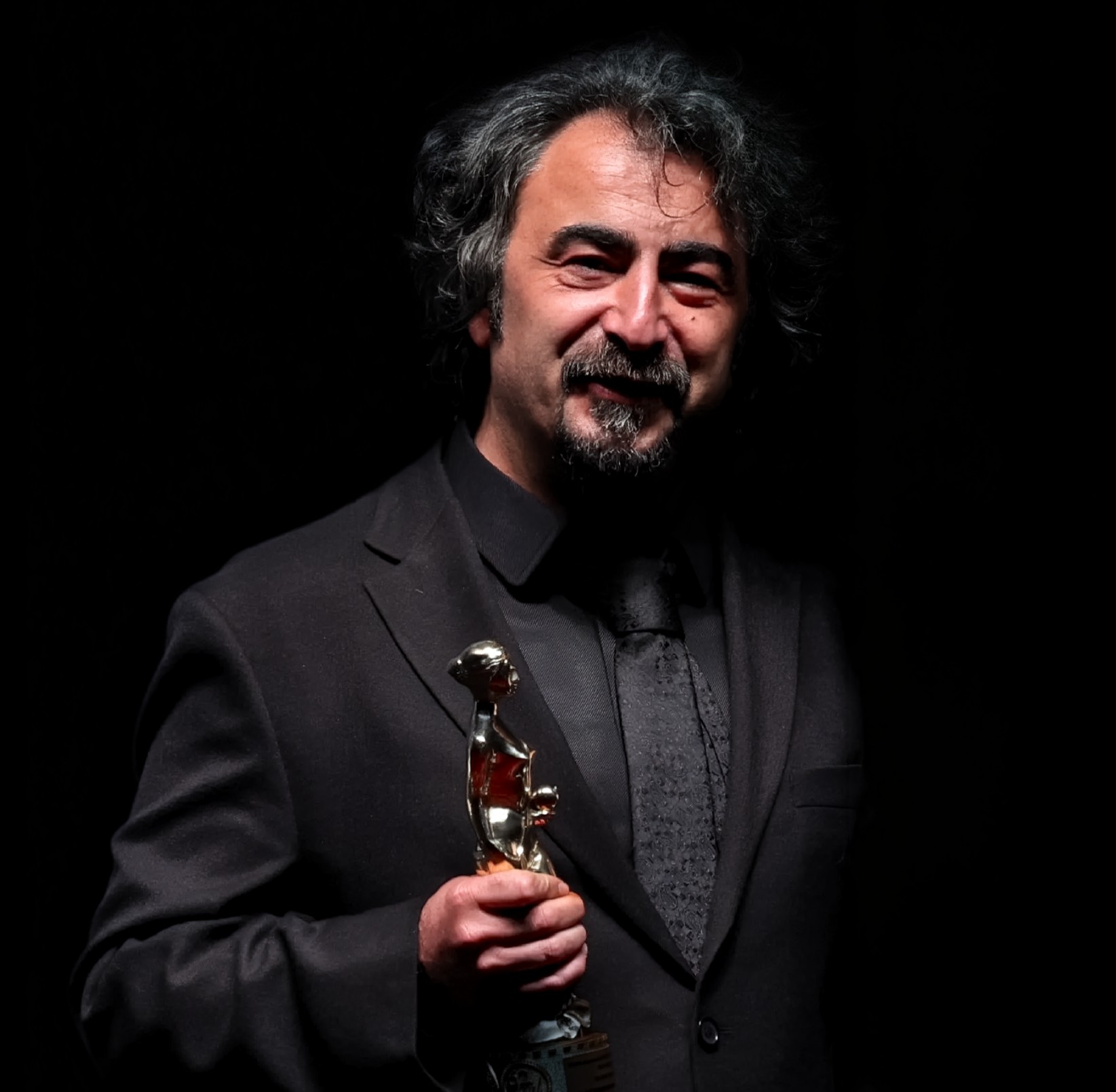 Seyfettin Tokmak ile Tavşan İmparatorluğu Üzerine Söyleşi: ‘Sistemin Savunmasız Özneleri’